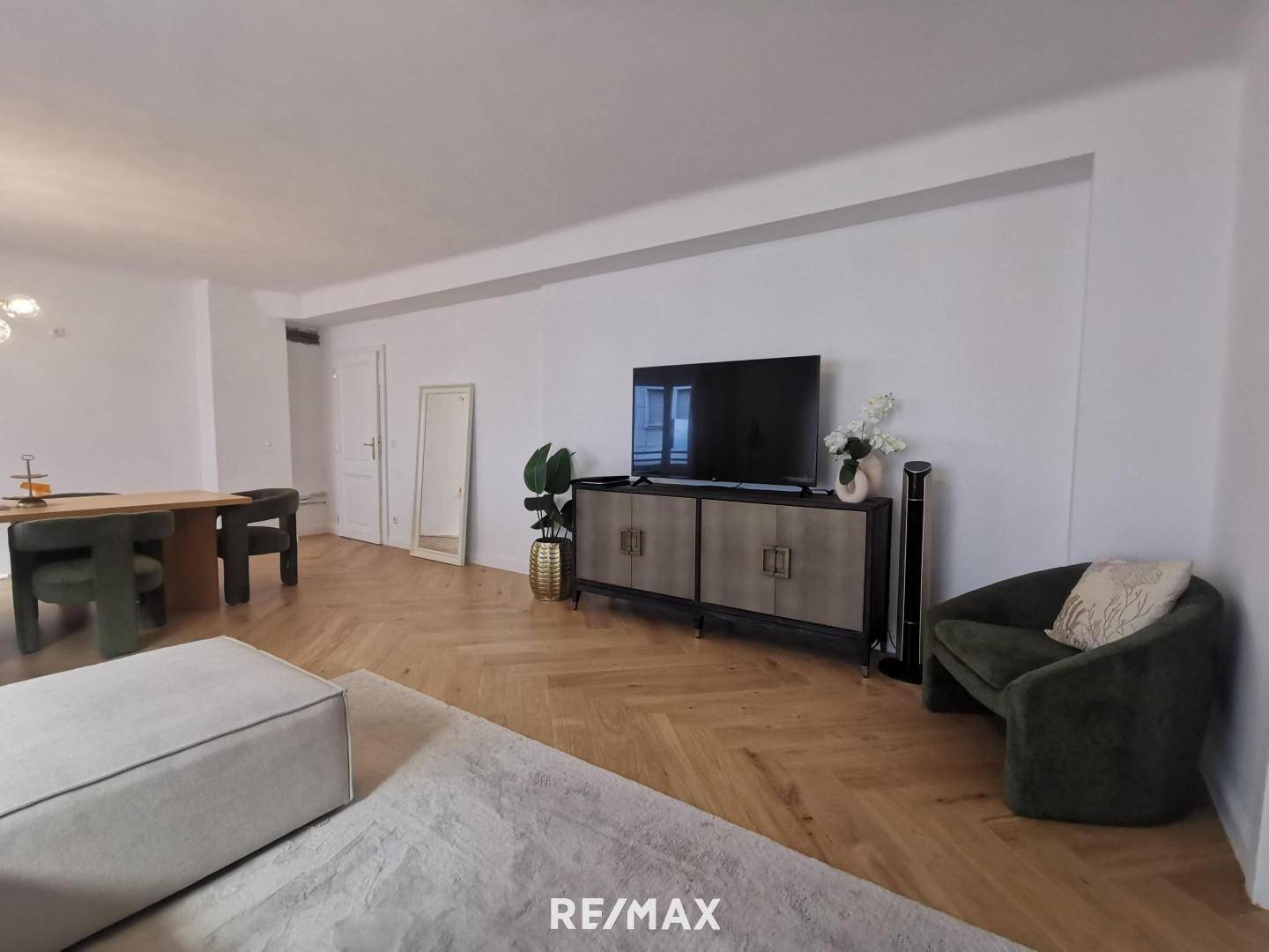 Blick vom Kuschelsofa zum TV