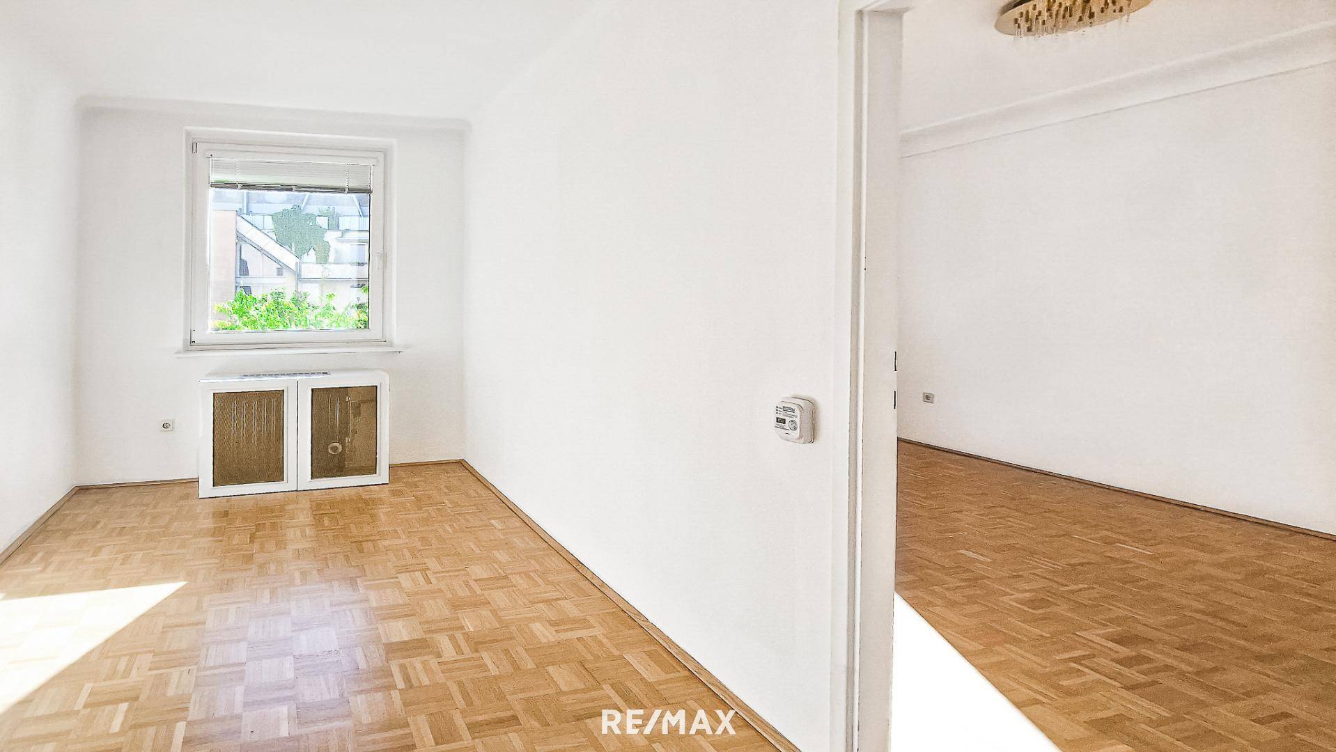 Arbeitszimmer und Schlafzimmer