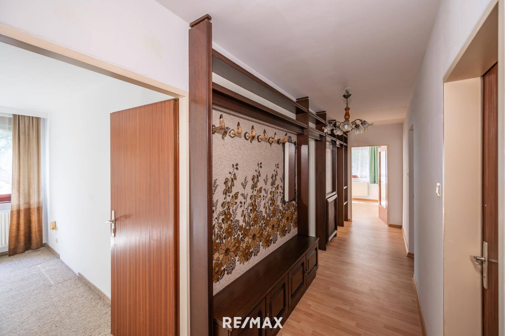 Vorzimmer | Blick ins 2. Schlafzimmer