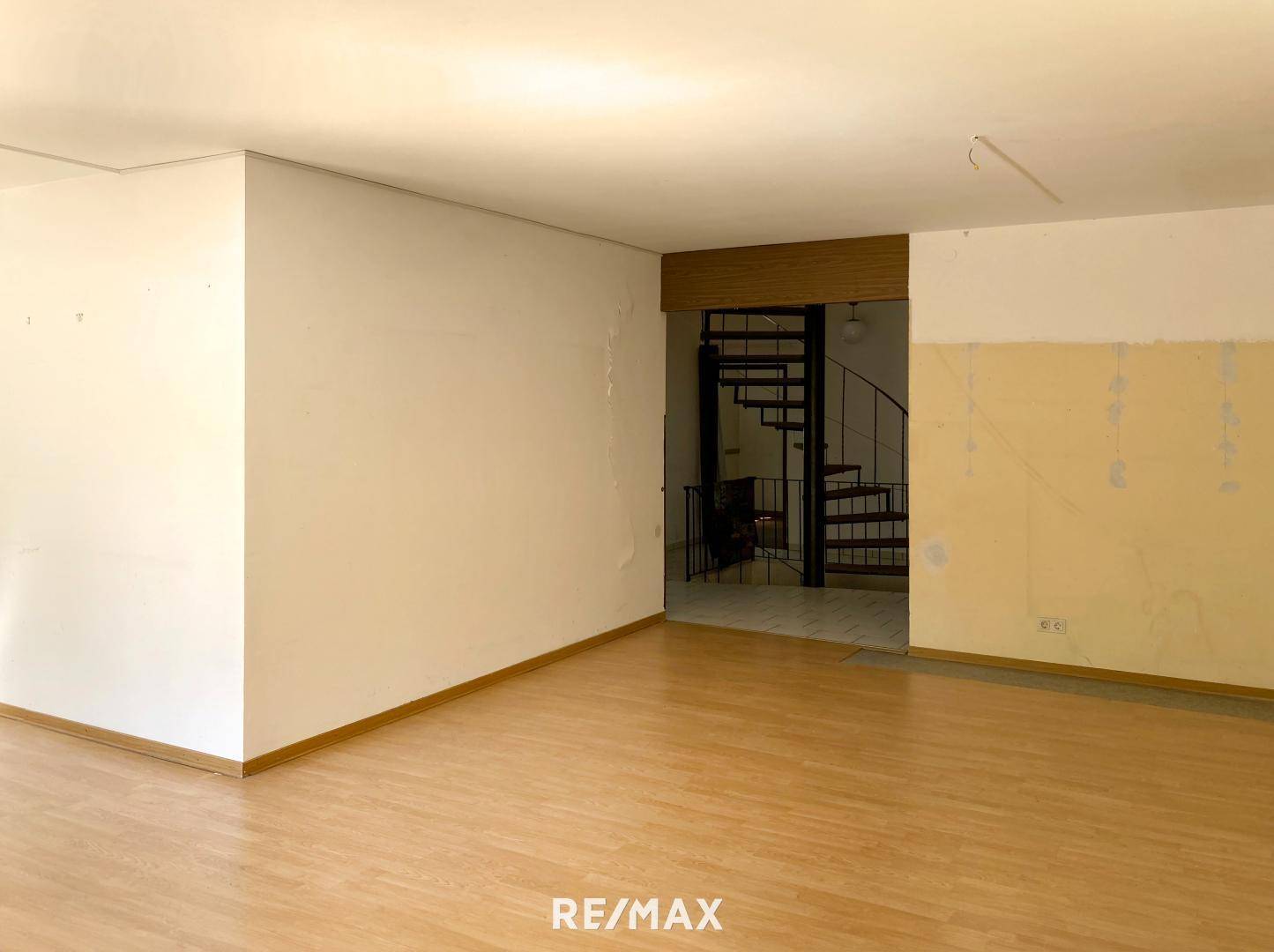 Wohnzimmer mit Blick zum Vorraum