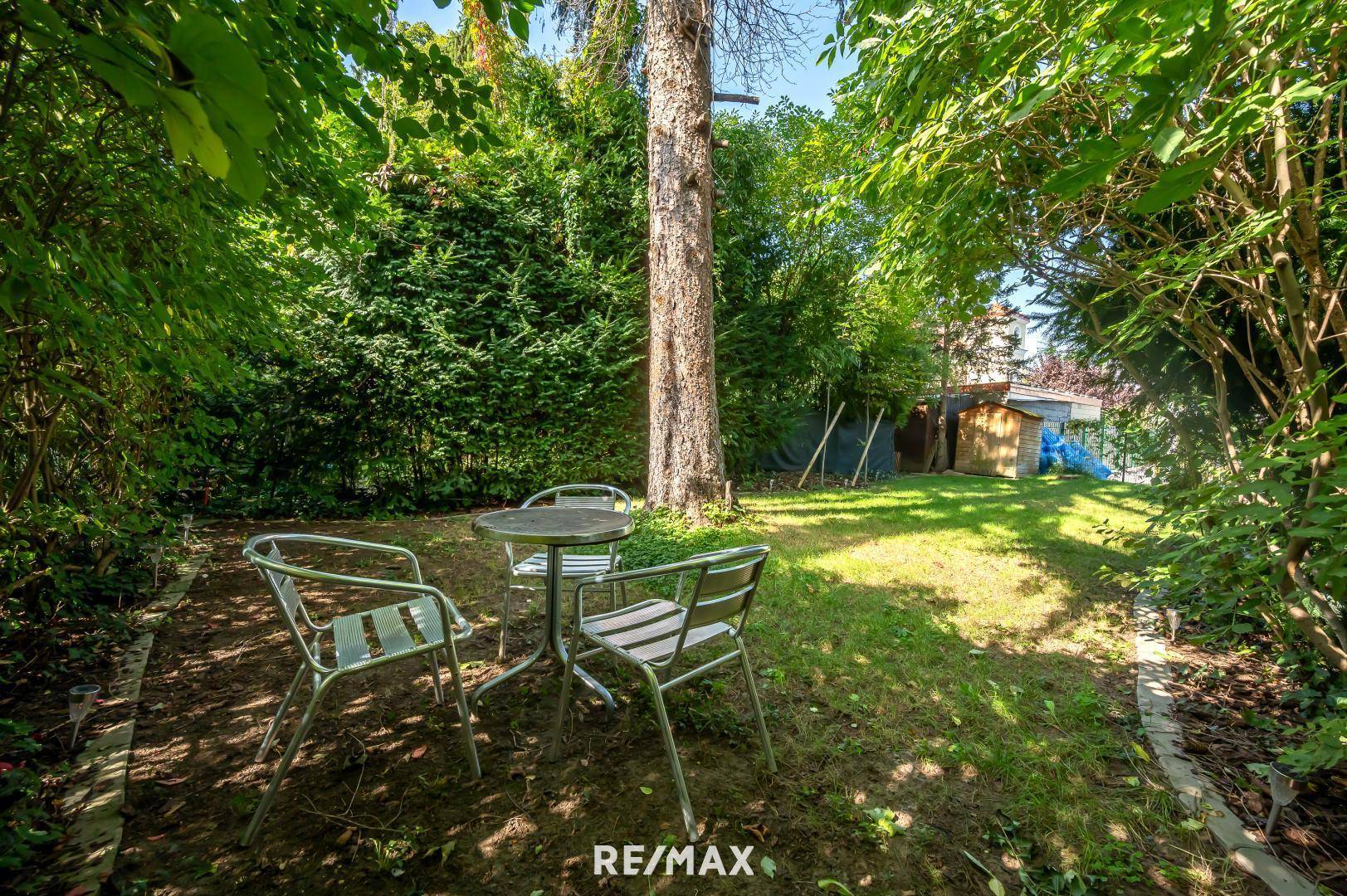 ca. 170 m² Eigengarten gehört nurzu der Wohnung
