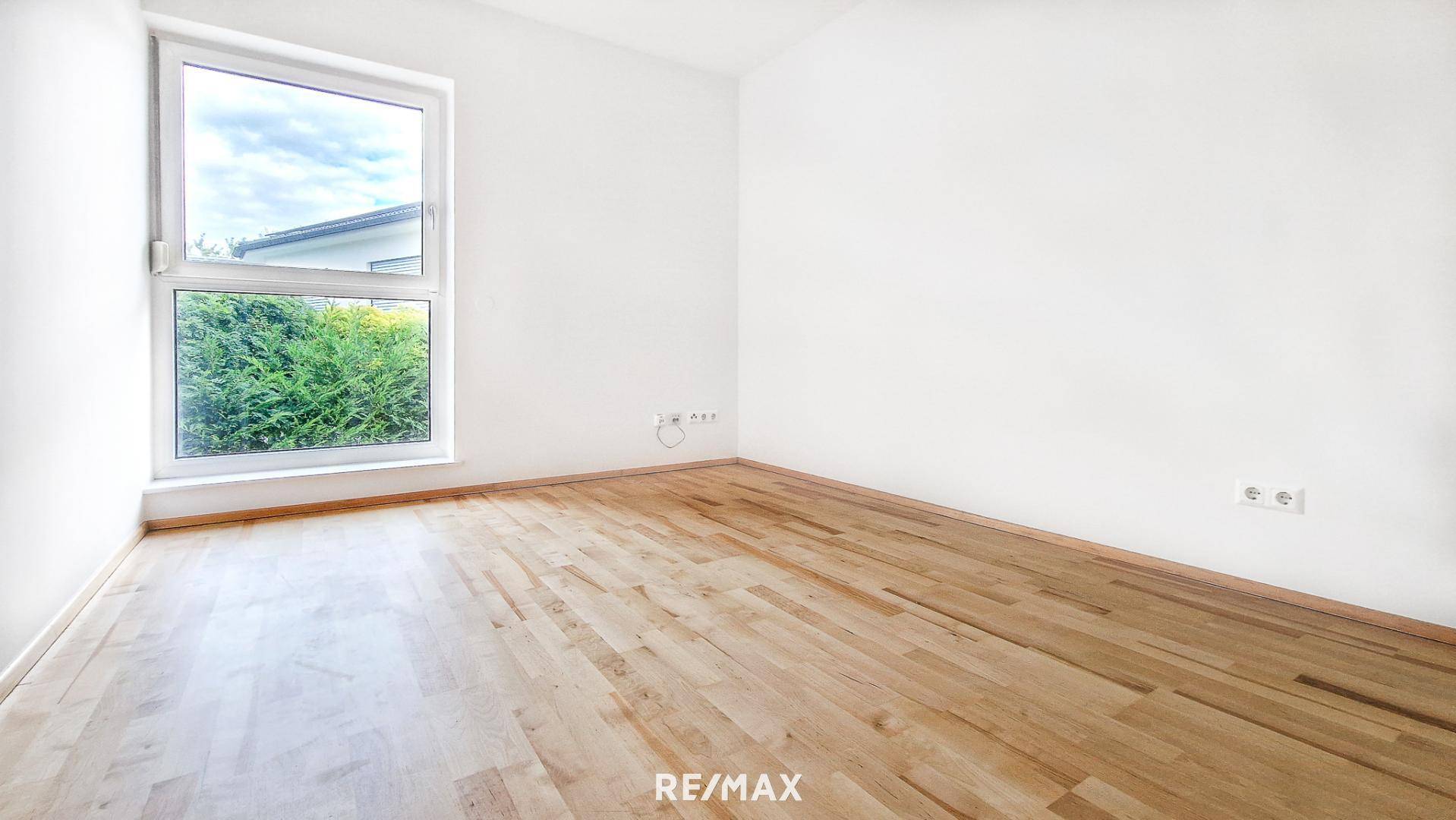 Zimmer 2, OG