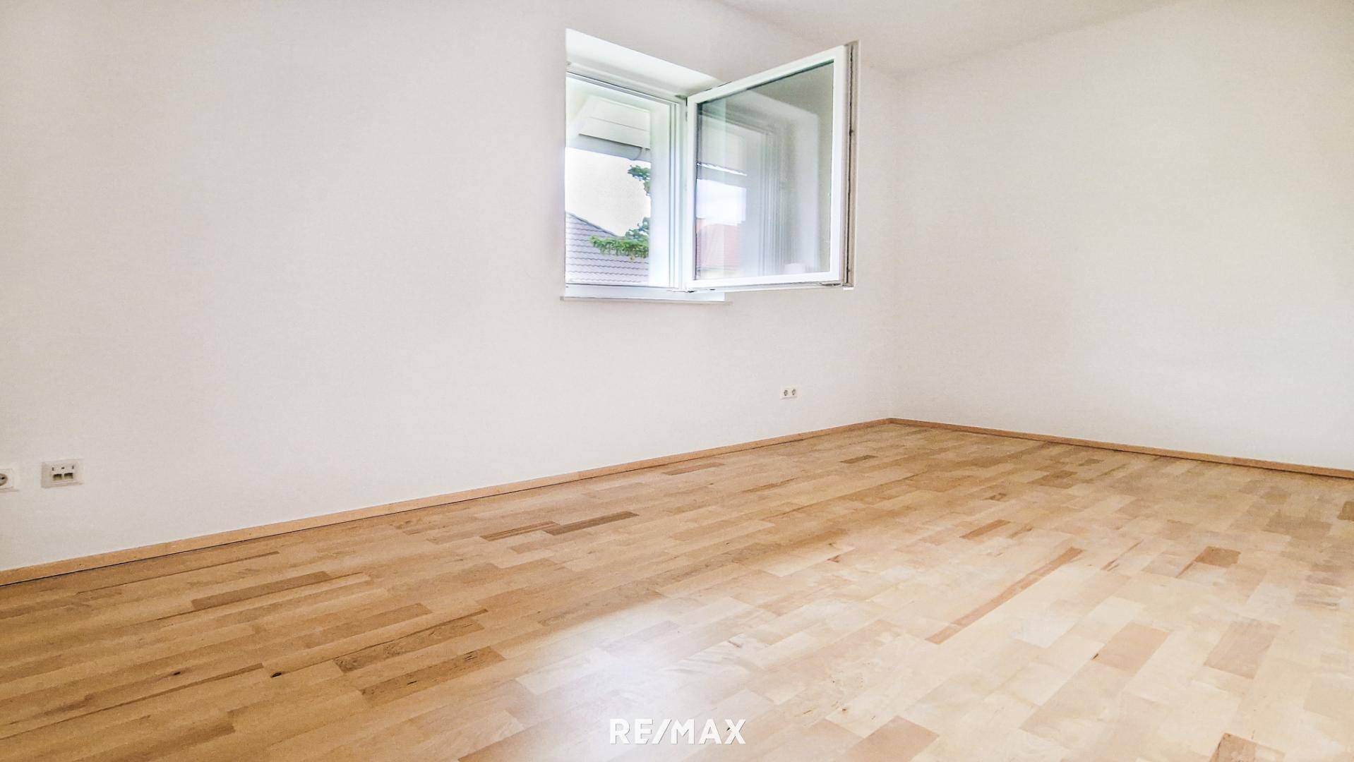 Zimmer 3, OG