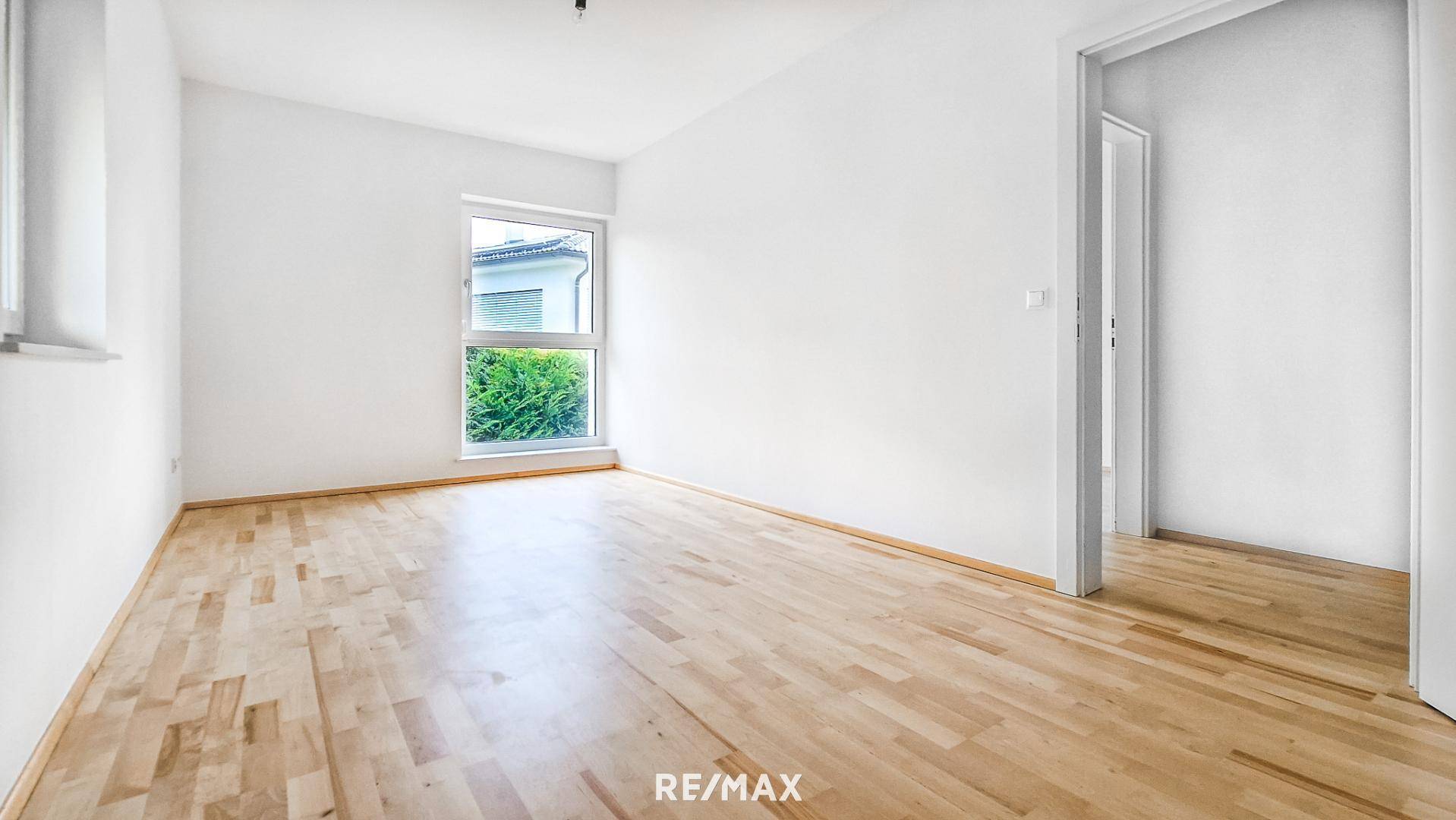 Zimmer 1, OG
