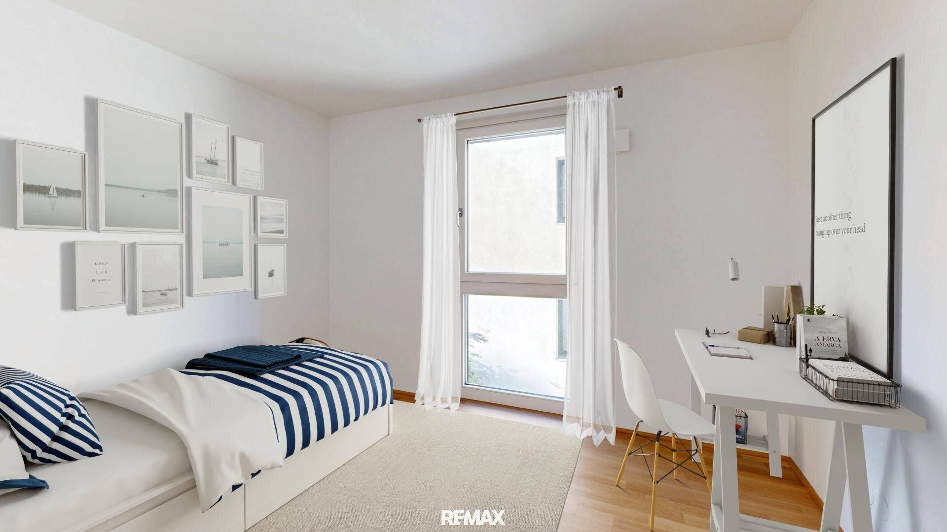 Helles Schlafzimmer mit Einzelbett, Schreibtisch und Fenster, ausgestattet mit Holzboden.