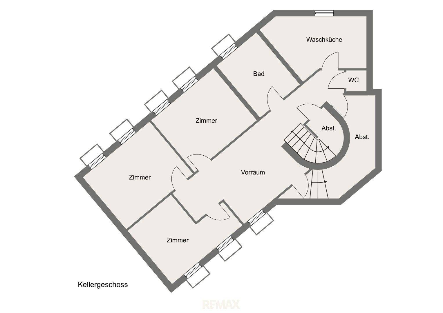 Grundriss des Kellergeschosses mit mehreren Zimmern, Bad, WC und Waschküche.