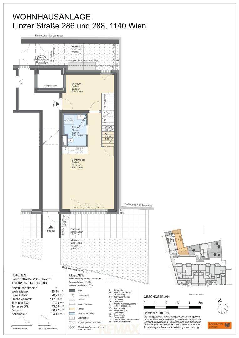Grundriss des Erdgeschosses mit Wohnküche, Bad, WC und einer großzügigen Terrasse.