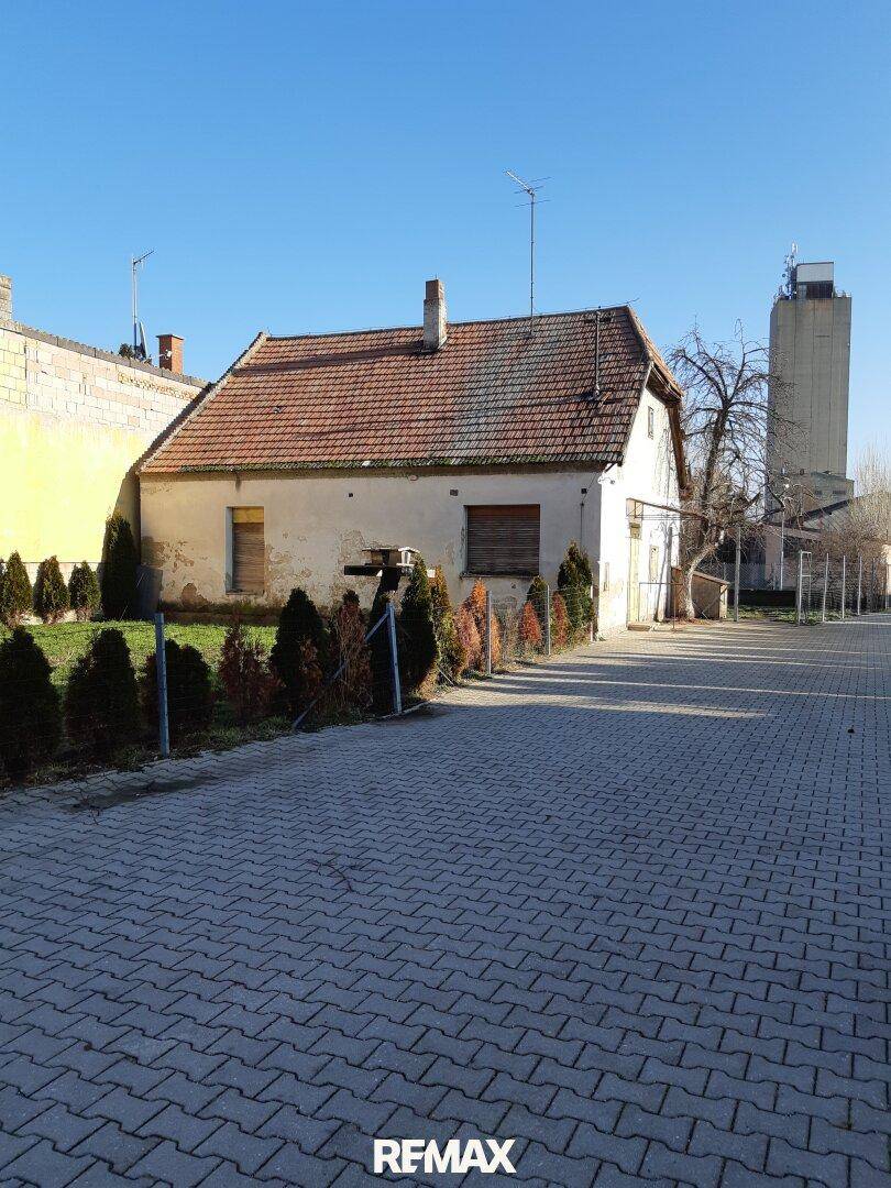 Ihr Traumhaus in Gols: 2.400 m² Baugrund mit 280 m² Rohbau, Terrasse und 10 Stellplätzen! - Ansicht 3