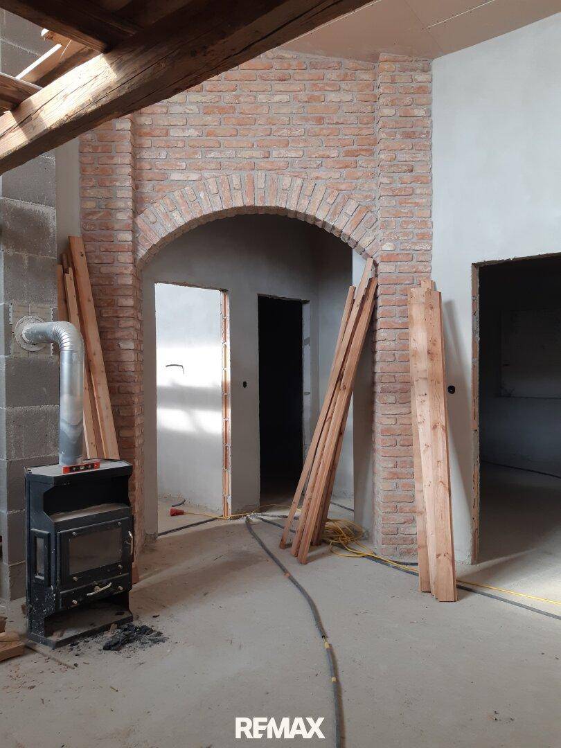 Ihr Traumhaus in Gols: 2.400 m² Baugrund mit 280 m² Rohbau, Terrasse und 10 Stellplätzen! - Ansicht 4