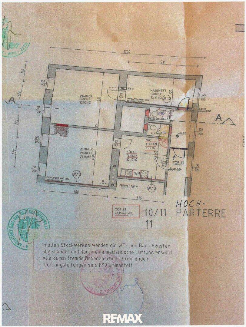 Grundrissplan des Hochparterres mit Zimmern, Bad und separatem WC.