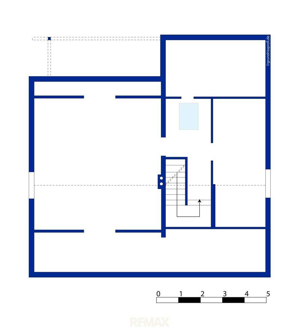 Grundriss des Obergeschosses mit Treppenaufgang und mehreren Räumen.