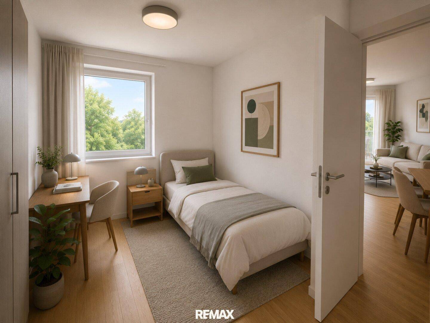 Helles Schlafzimmer mit Einzelbett, Schreibtisch und Blick ins Grüne, offen zum Wohnbereich.