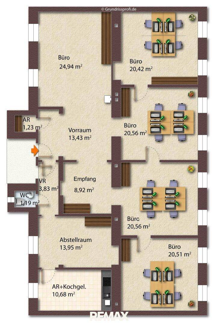 Detaillierter Grundriss mit mehreren Büroräumen, Empfangsbereich, Abstellräumen und Toiletten.