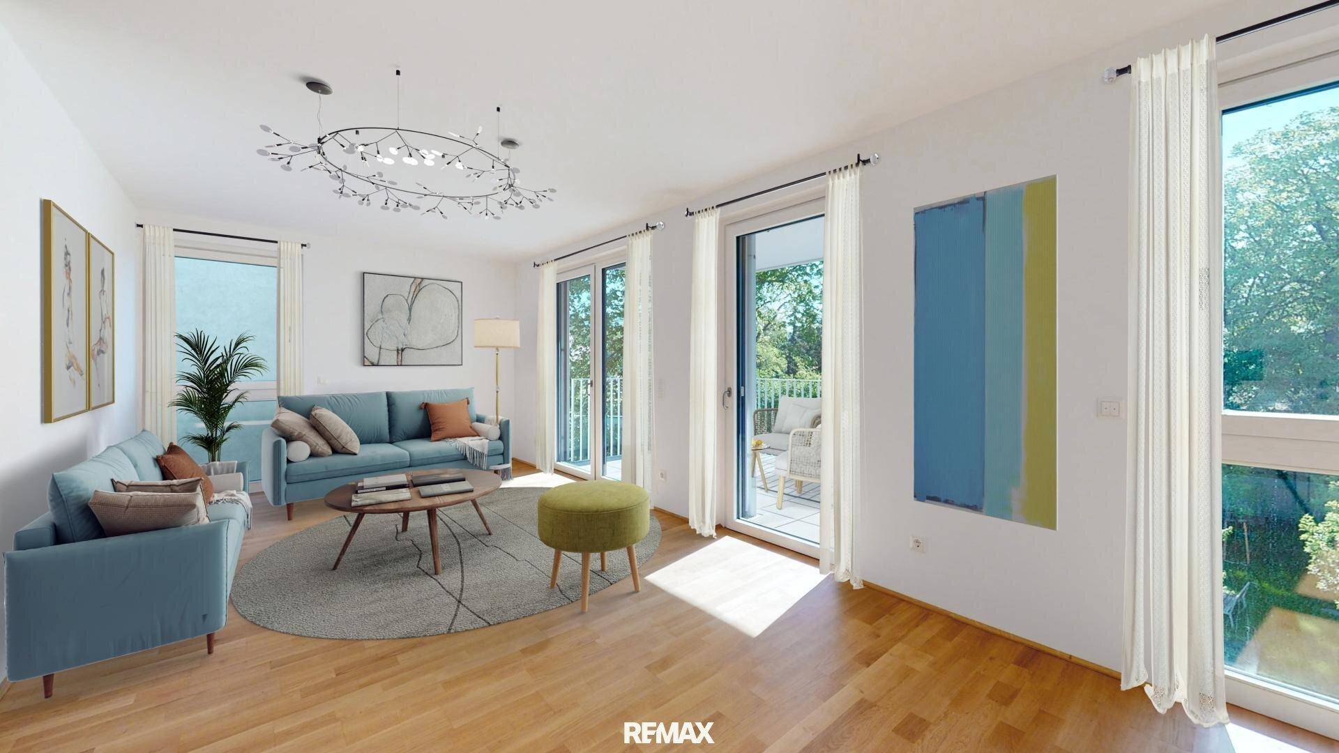 Gemütliches Wohnzimmer mit blauen Sofas, Holzboden und Zugang zu einem Balkon.