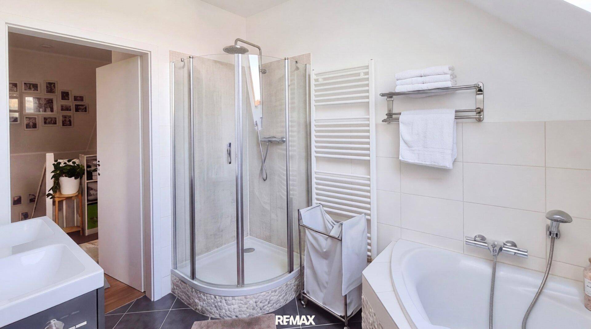 Badezimmer Dusche Obergeschoß Haus Bisamberg