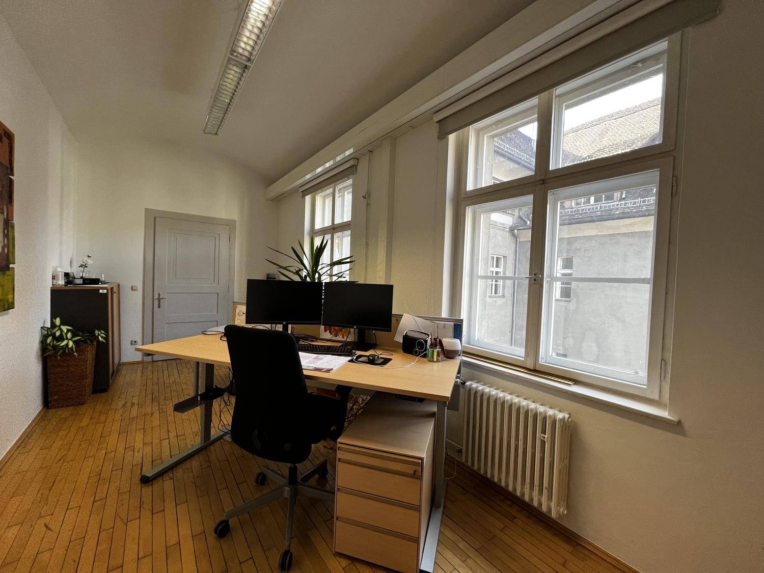 Büro 1