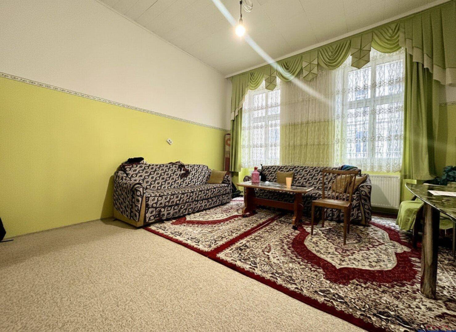 Wohnzimmer - Teilung auf 2 Zimmer möglich