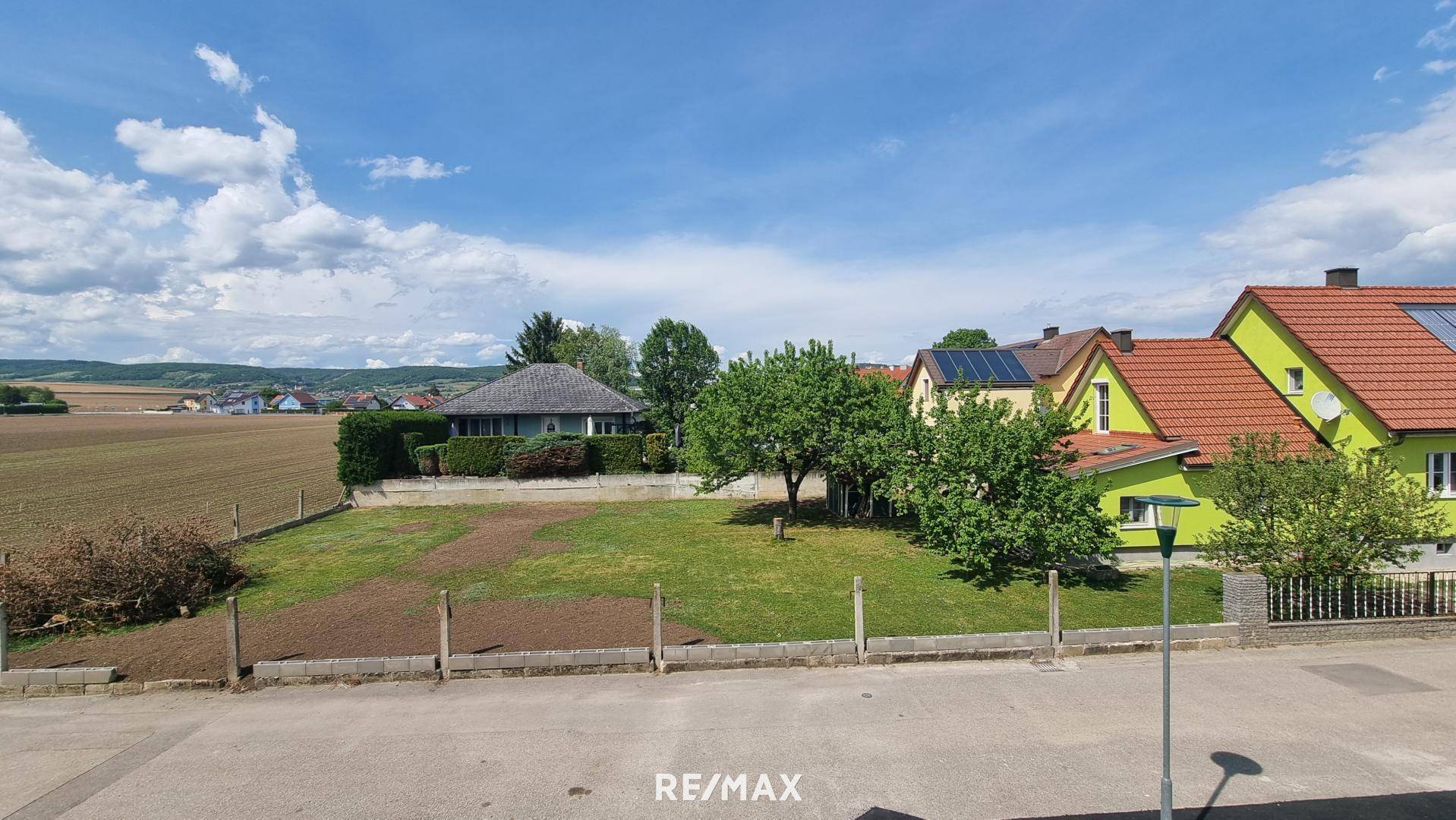 OG Ausblick Loggia Straßenseite