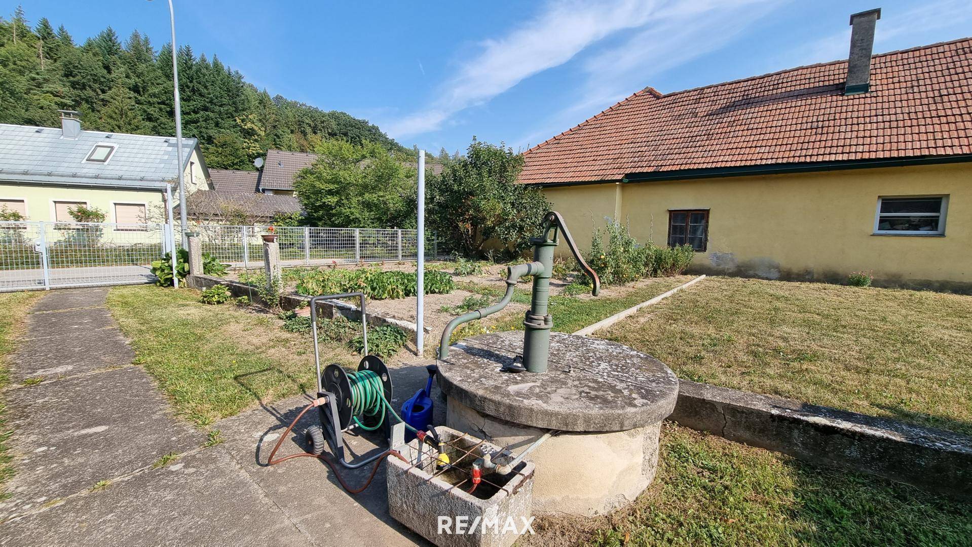 Vorgarten mit Brunnen