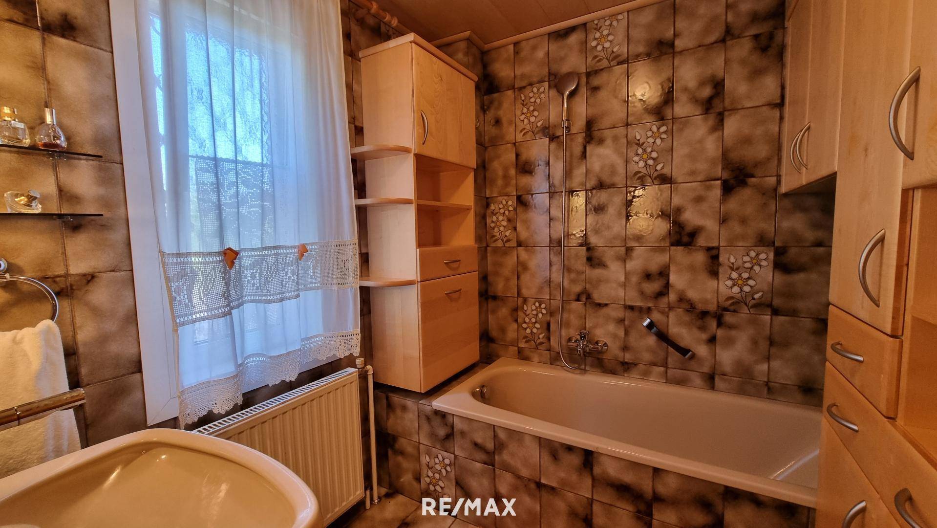 EG - Badezimmer mit Wanne