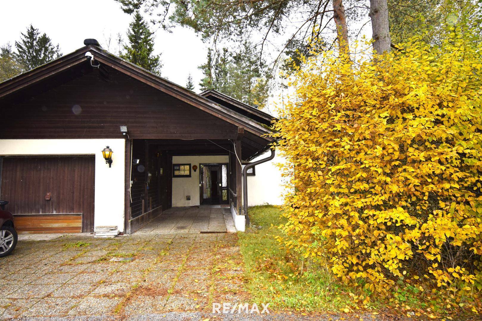 Garage mit Carport