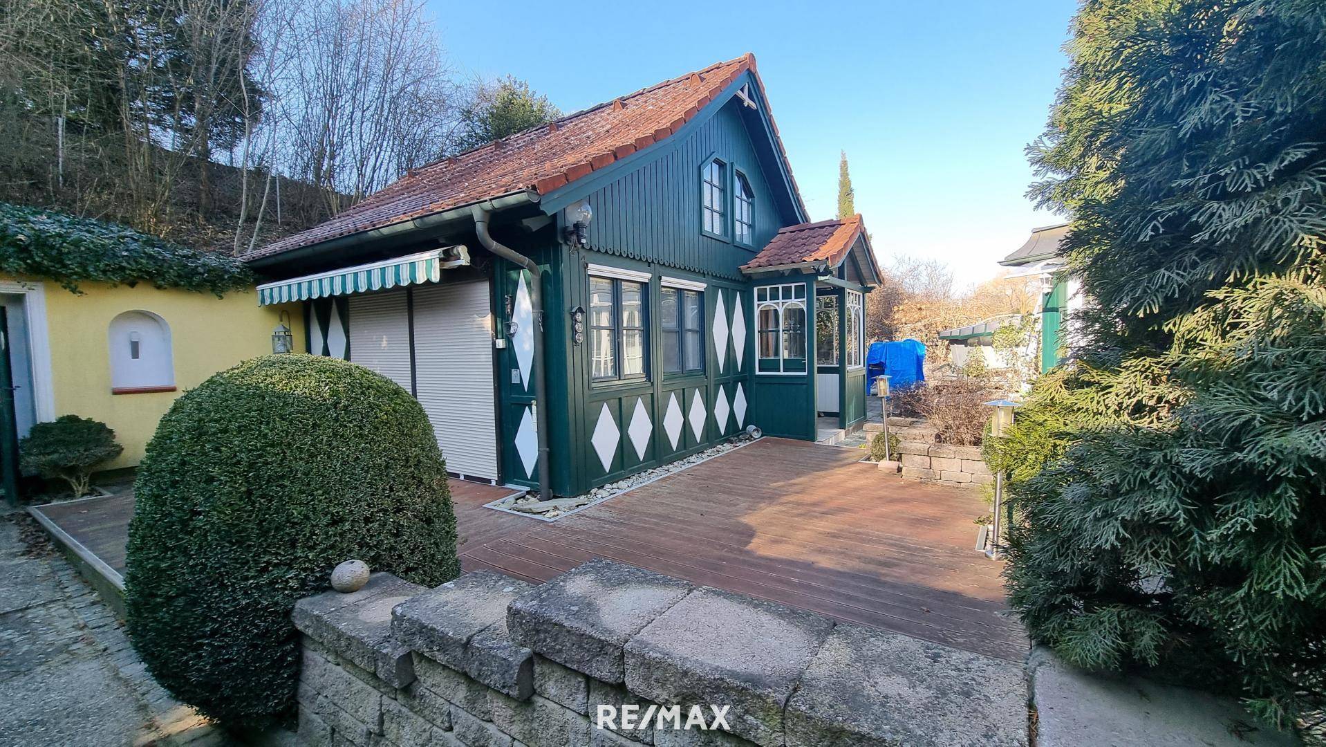 Gartenhaus mit Terrasse