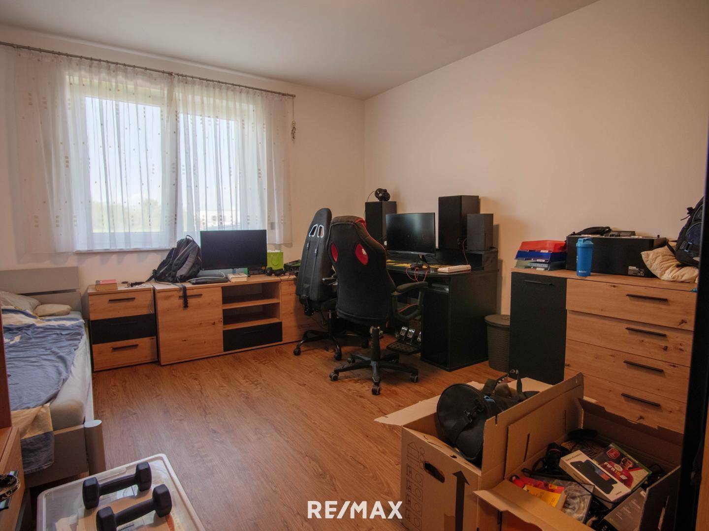 9,) Kinderzimmer
