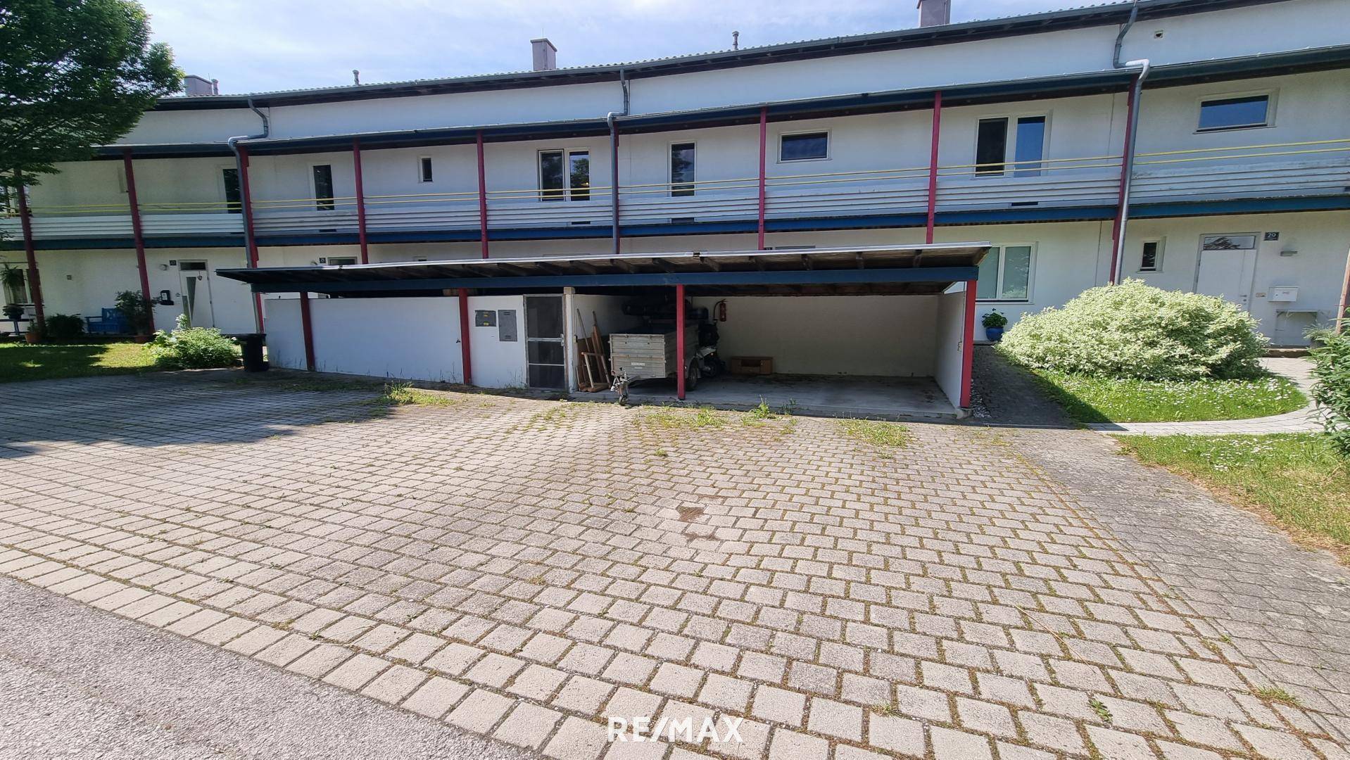 EG Carport und Abstellplatz