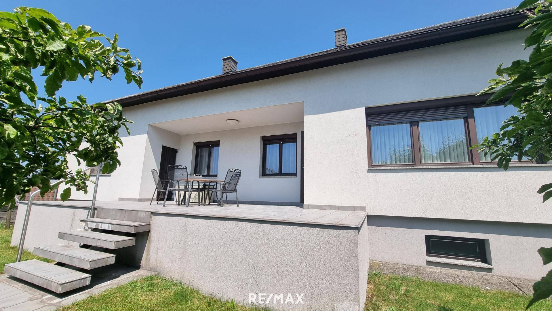 Garten mit Blick auf Terrasse