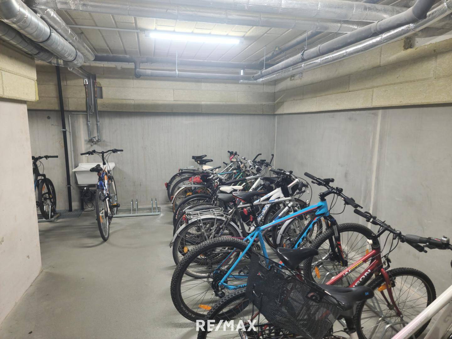 Fahrrad- Abstellplatz