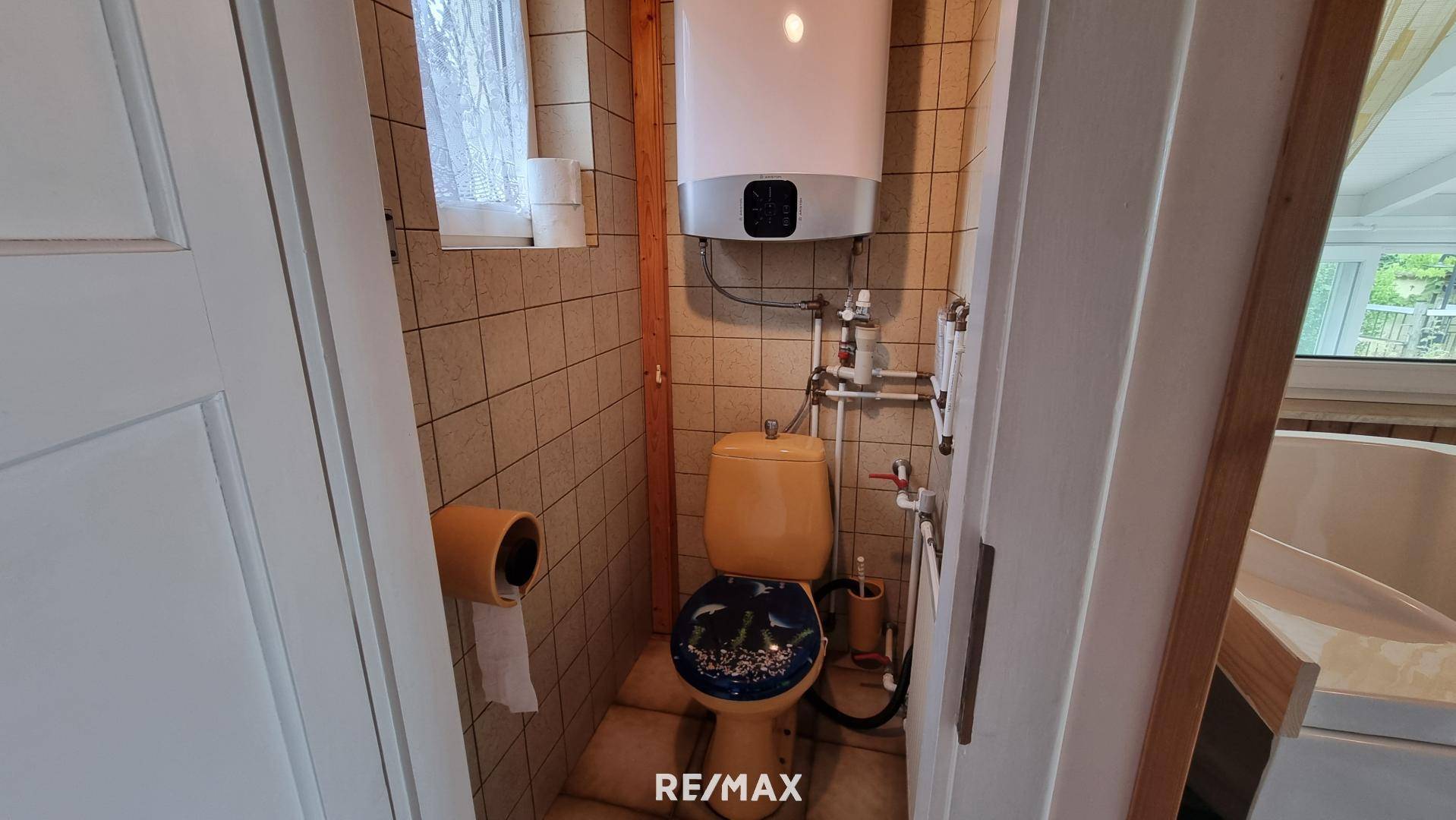 EG WC II