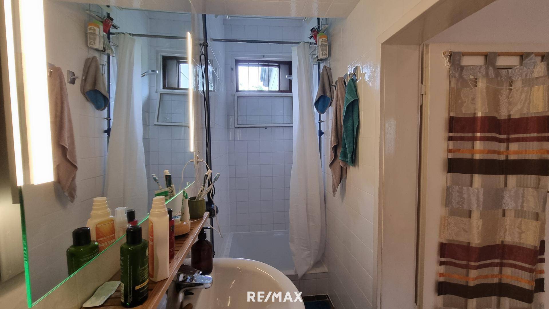 EG Bad mit Dusche und WC