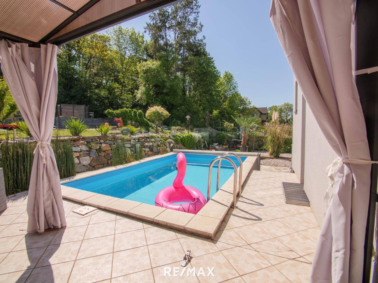 4.) Pool