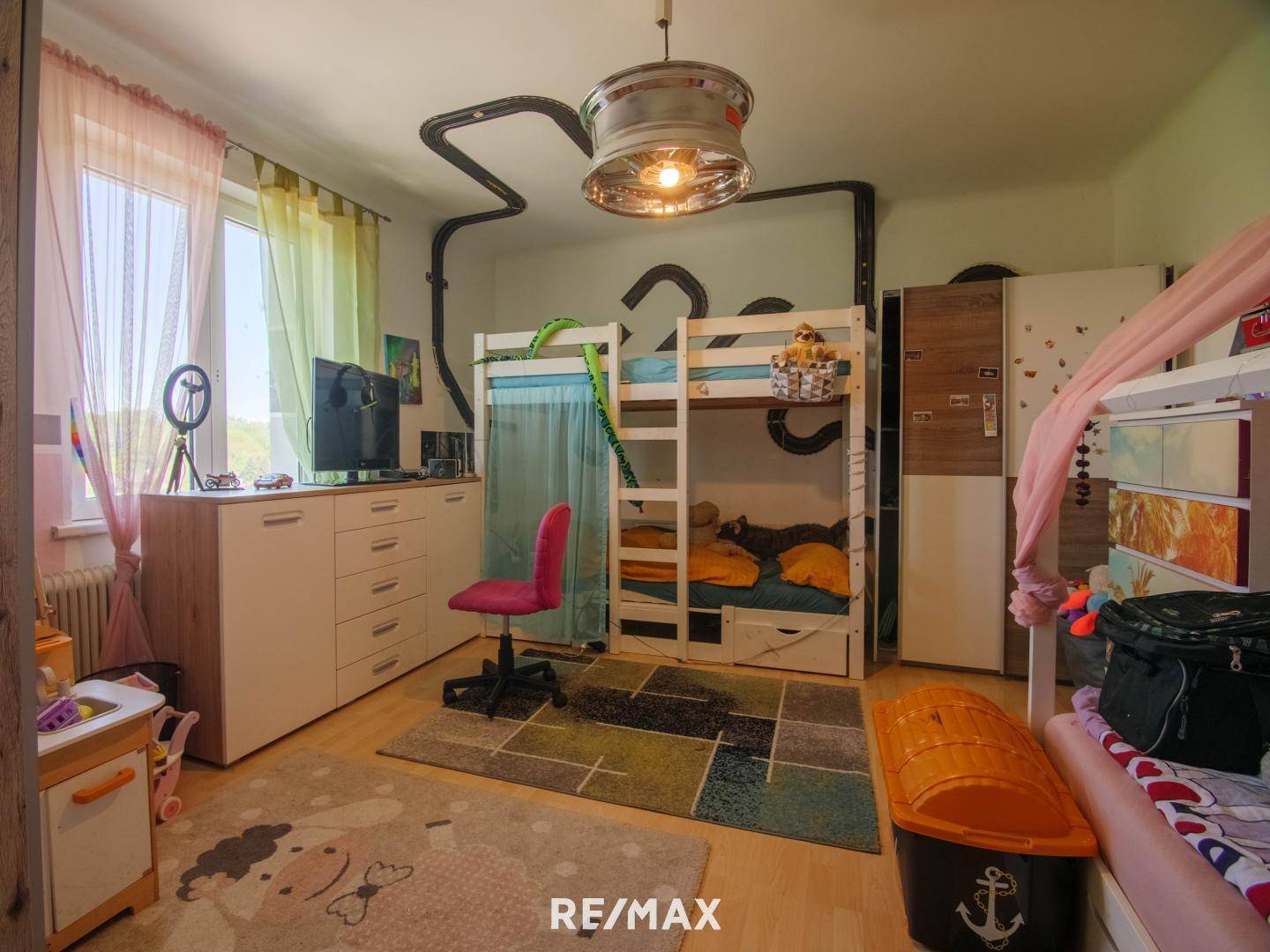 13.) Zimmer OG