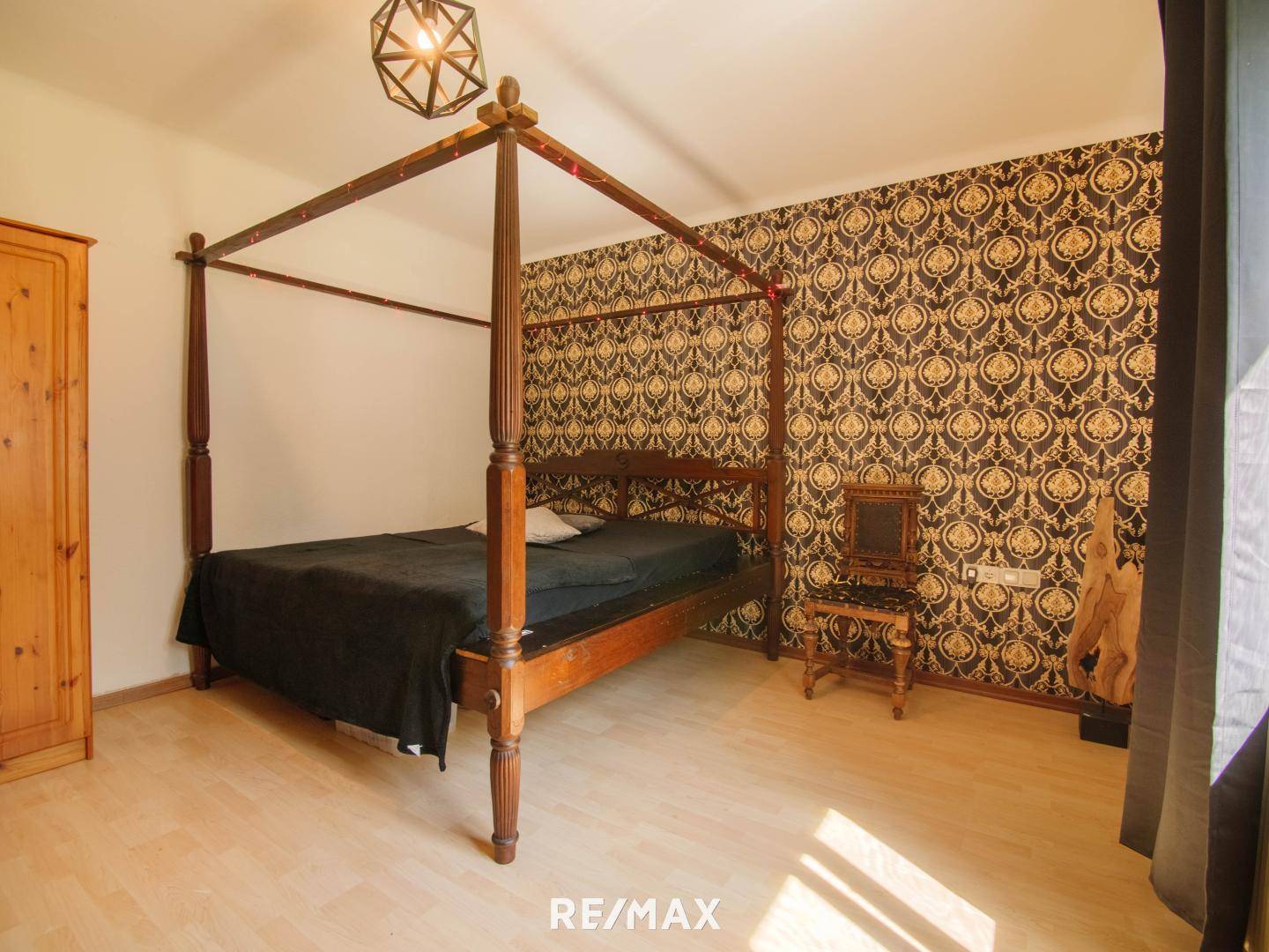 14.) Zimmer OG