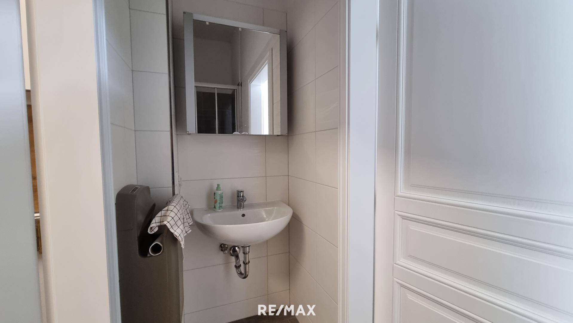 Waschraum mit Dusche (gemeinschaftlich)