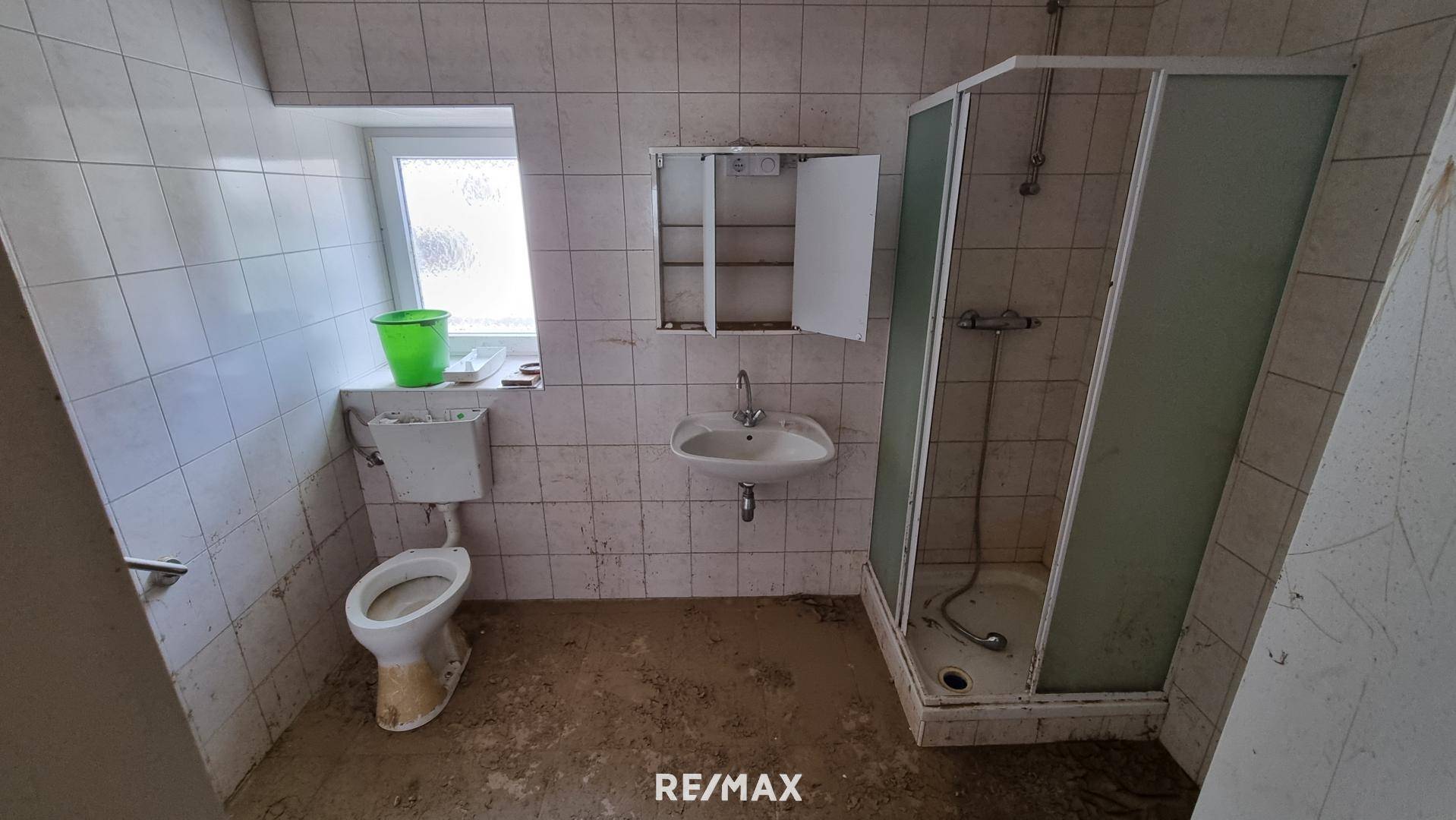 Gebäude 2 - Badezimmer und WC