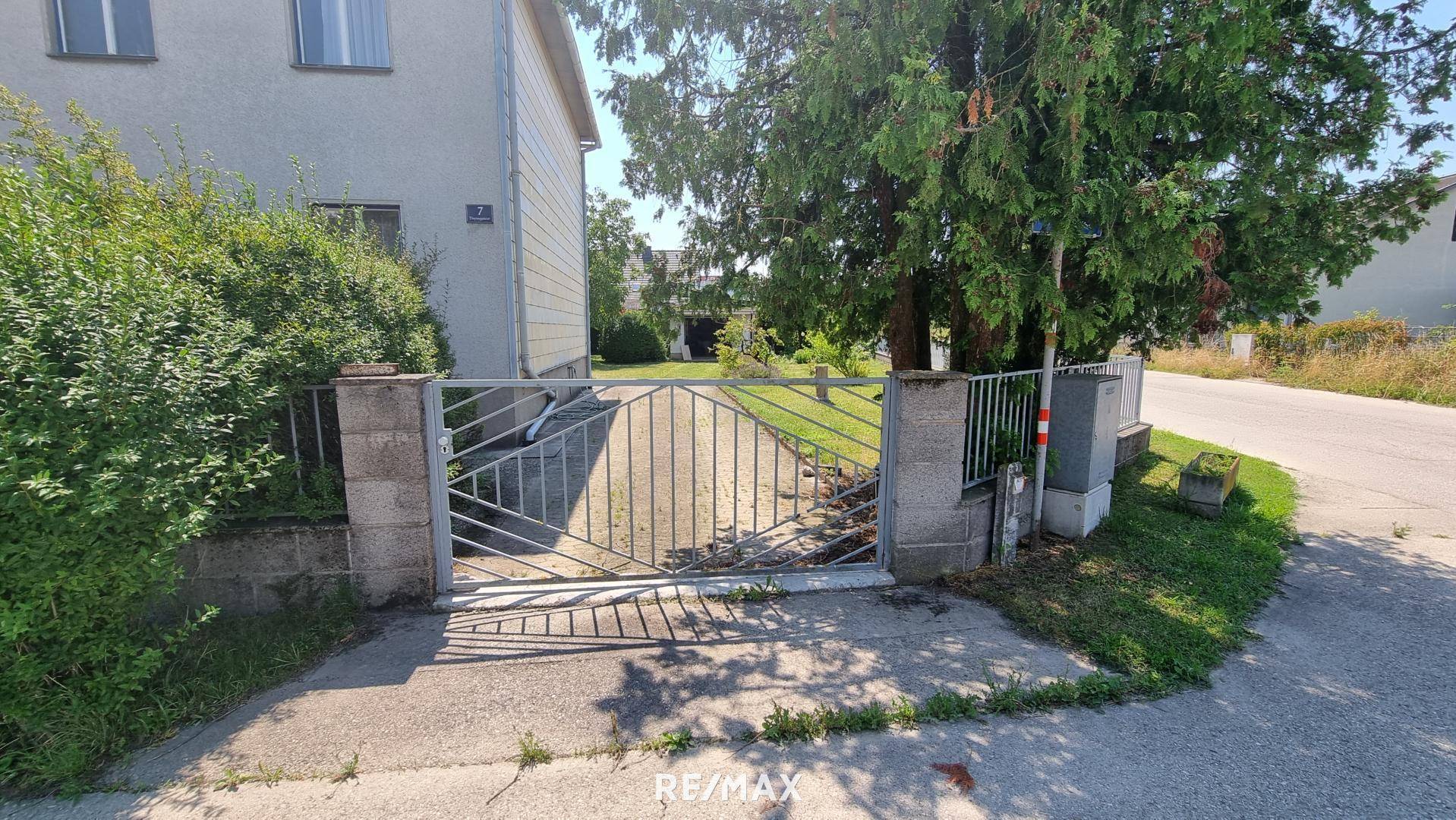 Einfahrt Garage