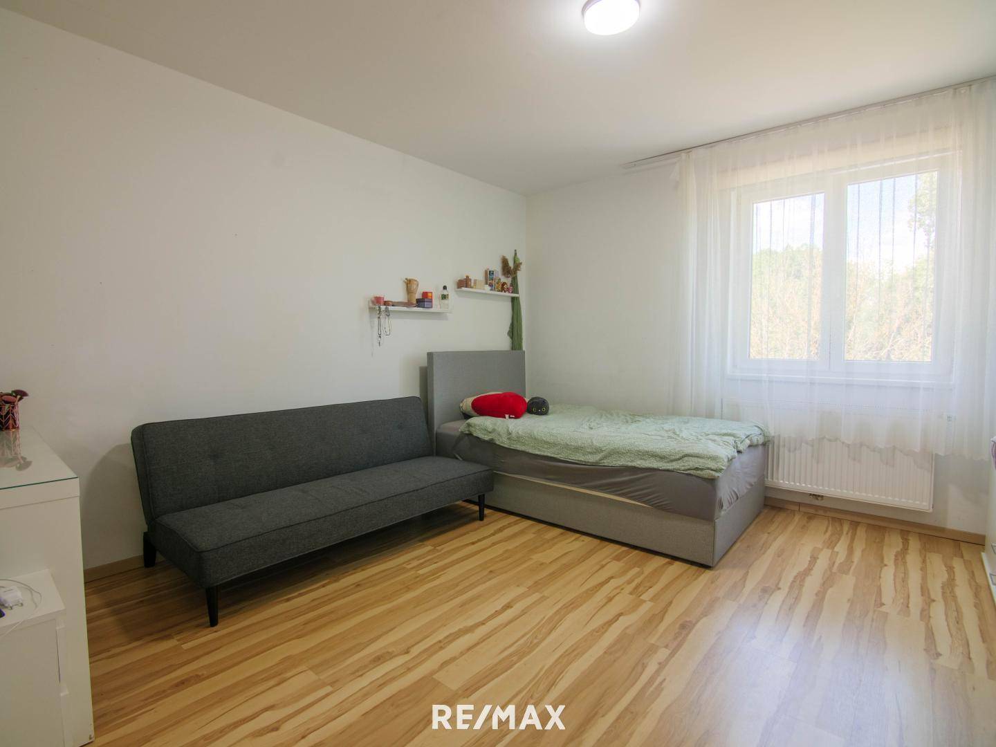 15.) Zimmer OG