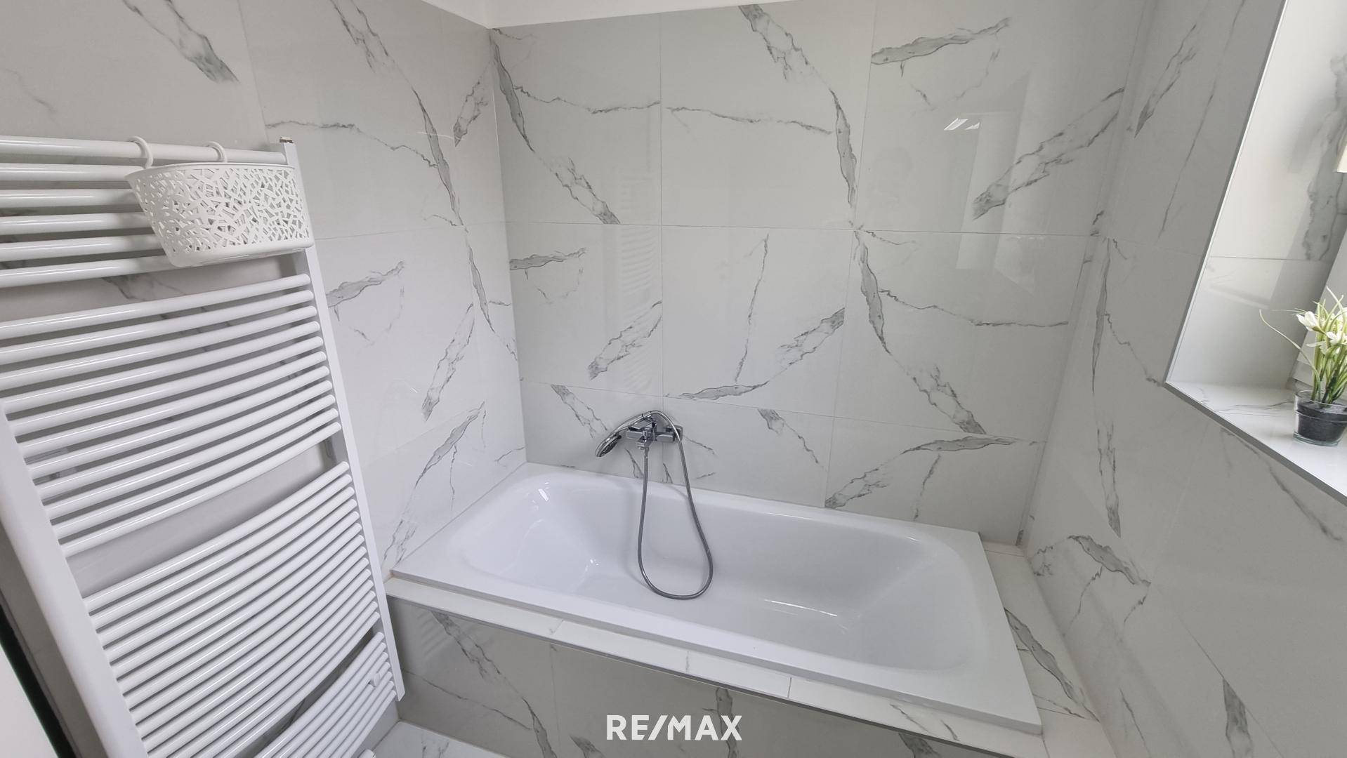 Bad mit Wanne