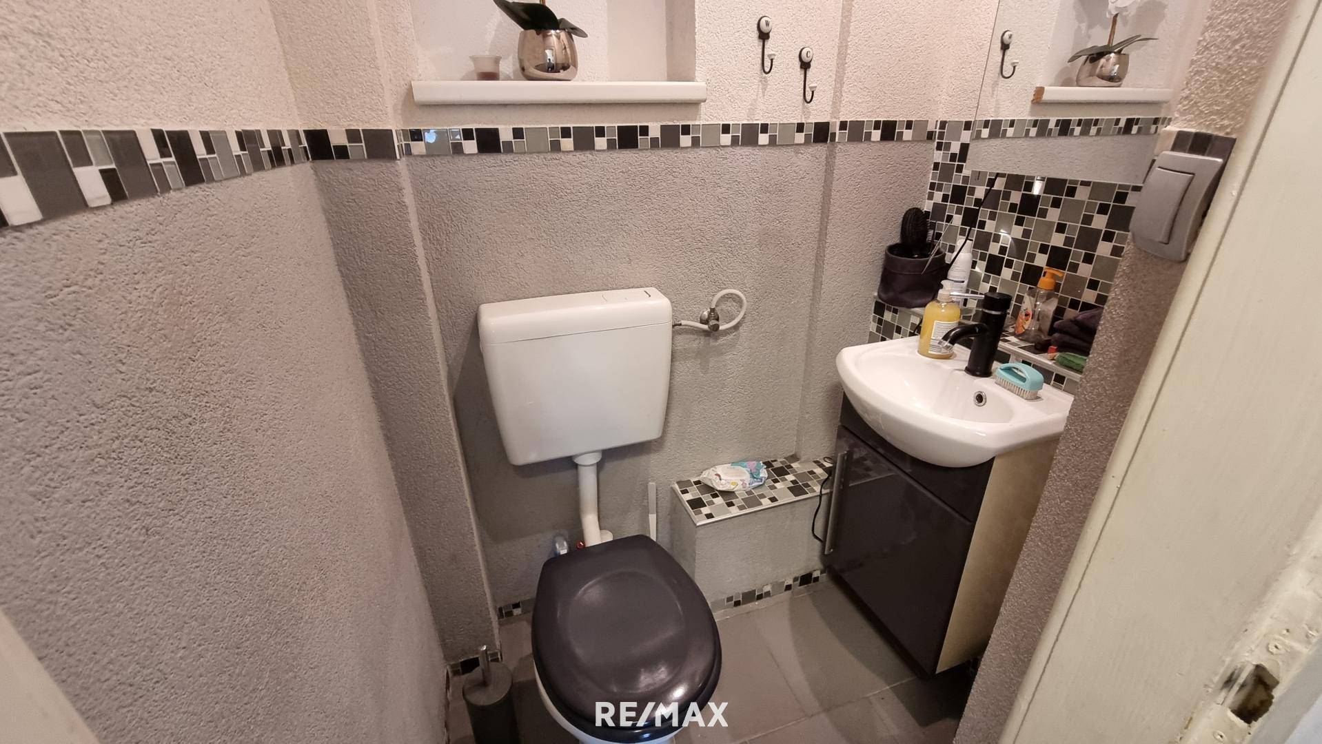 EG WC