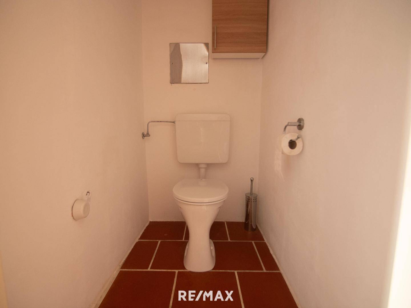 10.) WC