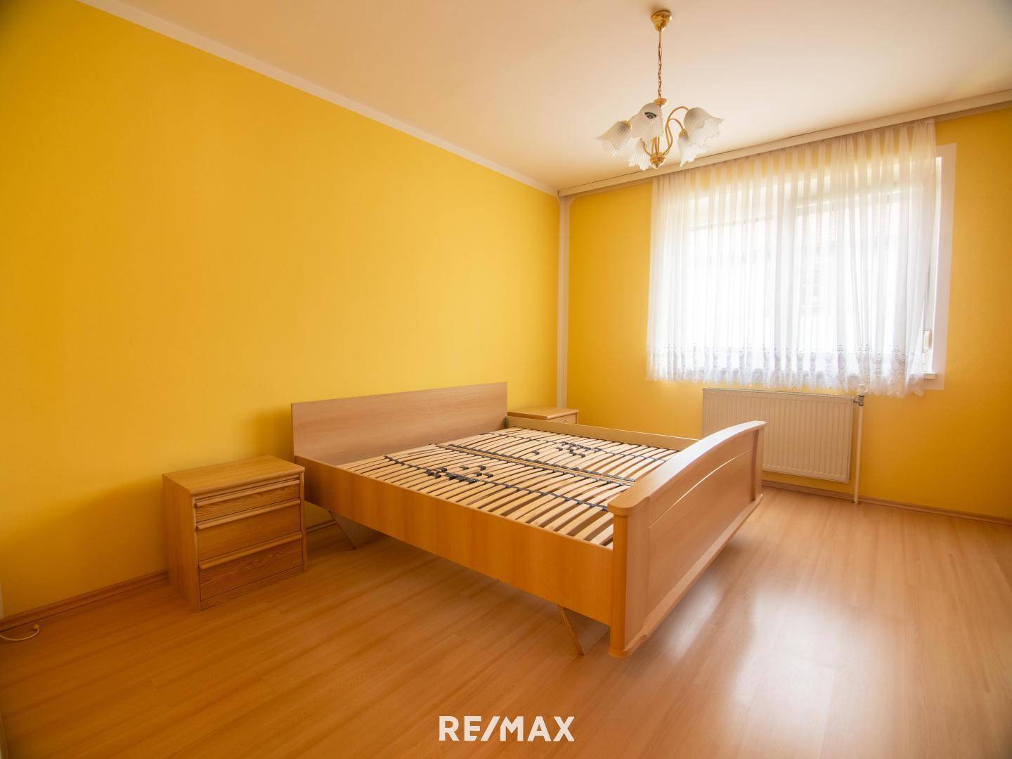 11.) Zimmer EG