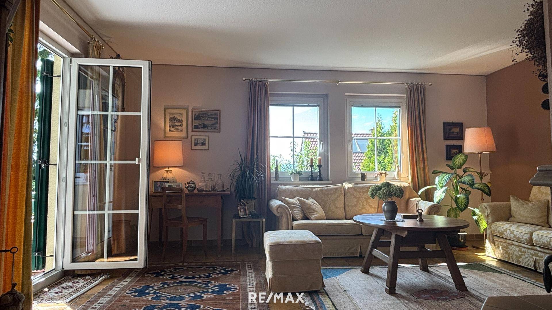 EG Wohnzimmer mit Zugang zur Terrasse