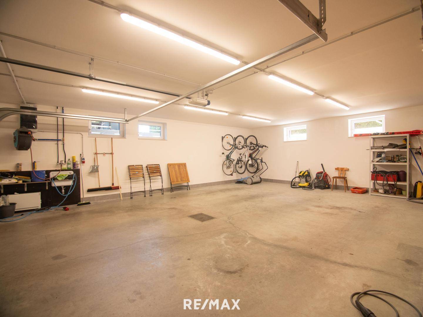 24.) Garage KG