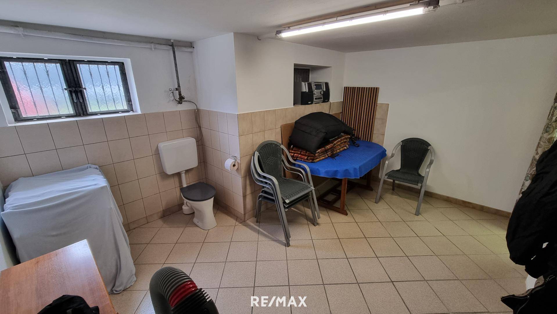 Kellerraum mit WC