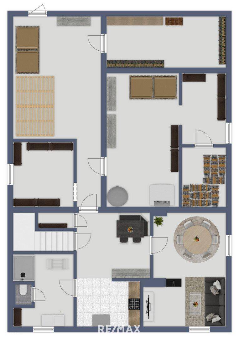 Grundriss des Erdgeschosses mit mehreren Zimmern und offenem Wohnbereich.