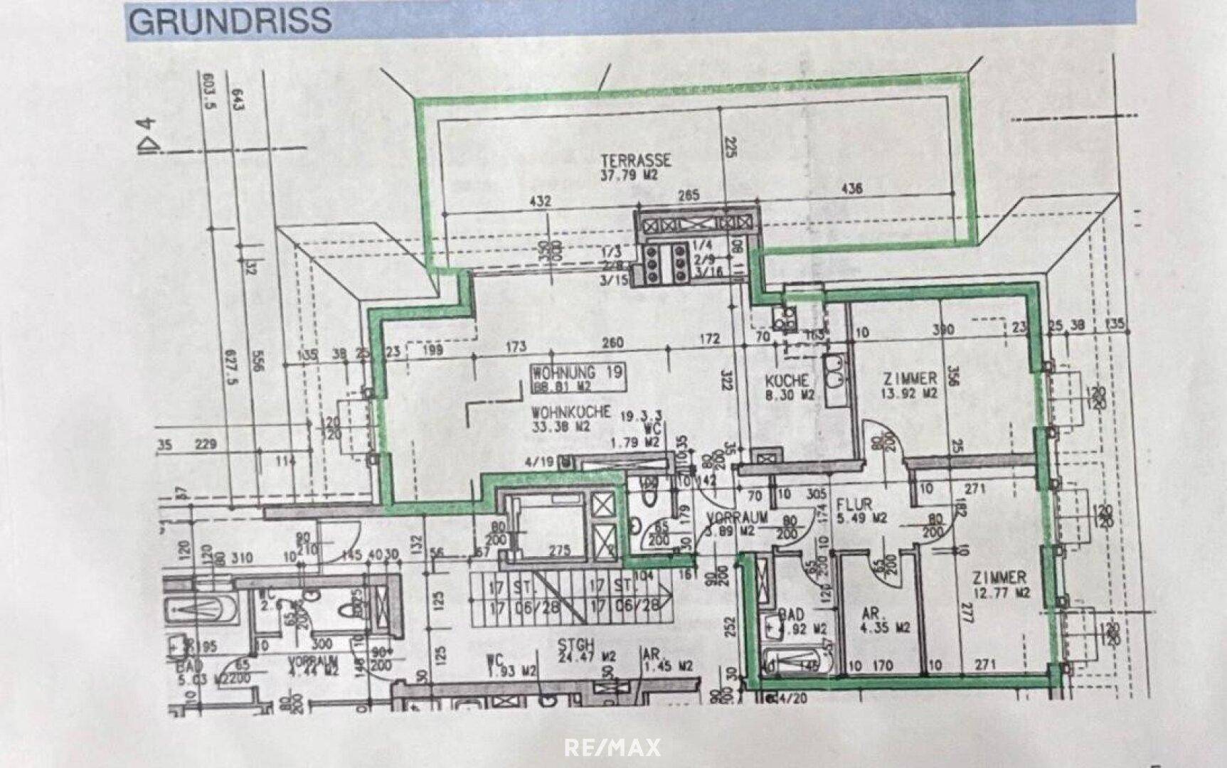 Detaillierter Grundriss der Wohnung mit Terrasse und Raumaufteilung in Quadratmetern.