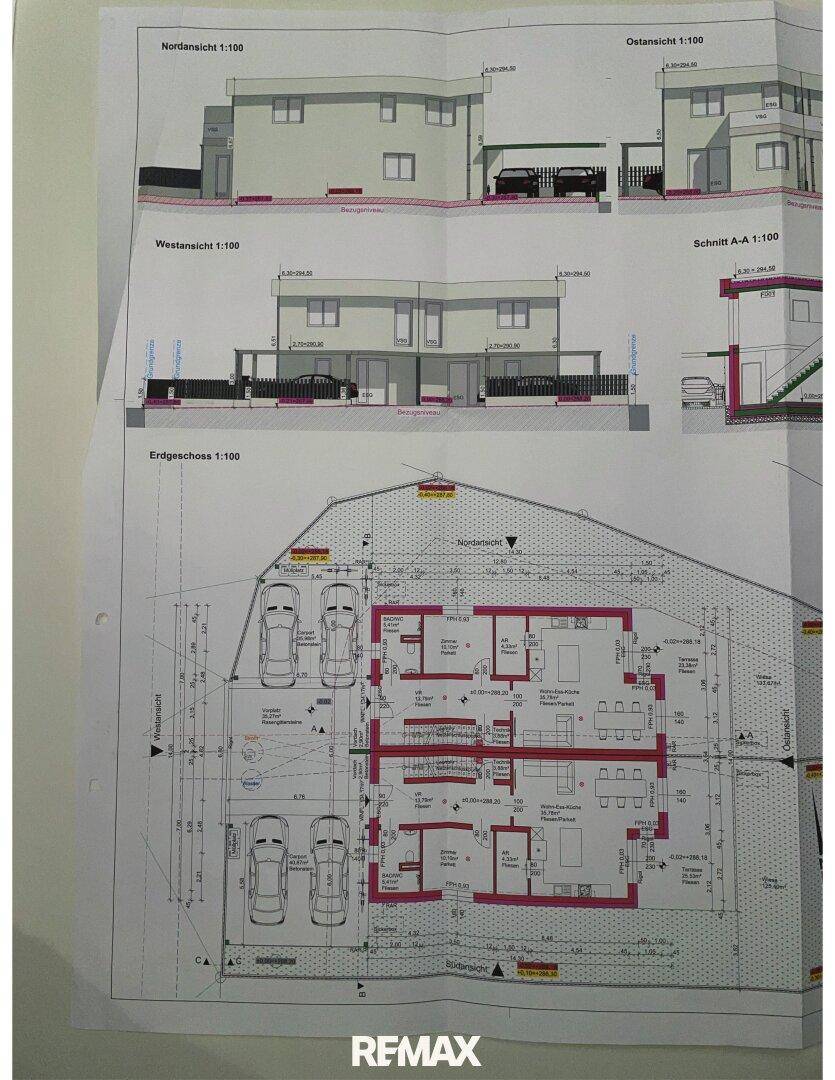 Architektonischer Plan mit Grundriss des Erdgeschosses und verschiedenen Gebäudeansichten.