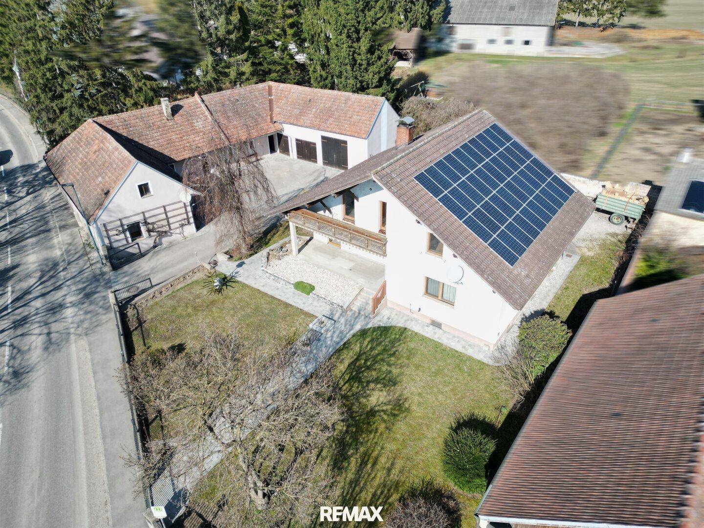 Mehrfamilienhaus mit großzügigem Grundstück und vielseitig nutzbaren Nebengebäuden in Traismauer - Widok 4